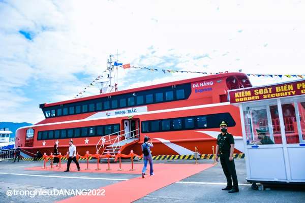  Cận cảnh tàu cao tốc Đà Nẵng - Lý Sơn, đi từ bờ ra đảo chỉ hơn 2 tiếng lại ngắm cảnh siêu xịn 