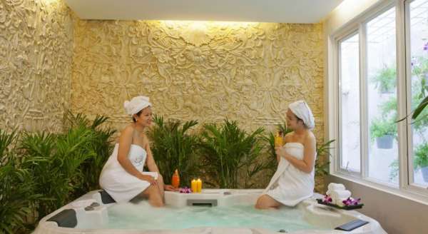 Khách sạn Grand Silverland Spa