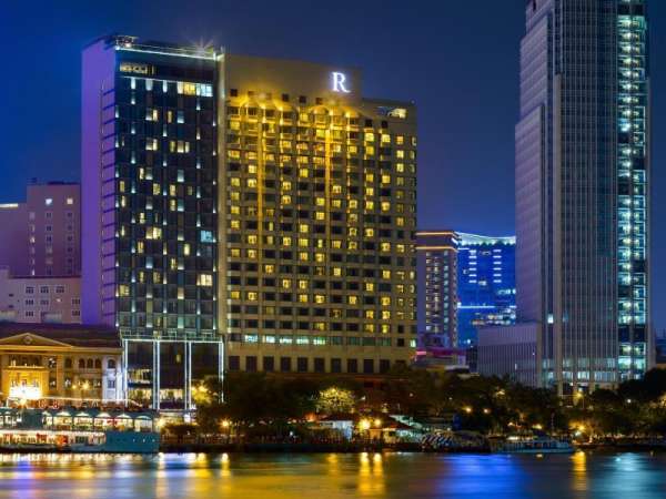 Khách sạn Renaissance Riverside Sài Gòn