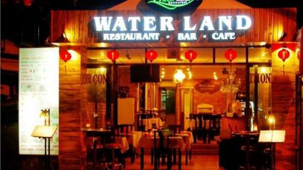 Khách sạn Waterland