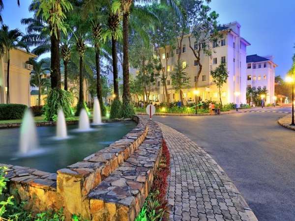 Khách sạn The Waterfront Residence