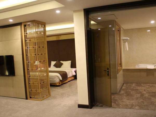 Khách sạn Mường Thanh Luxury Nhật Lệ