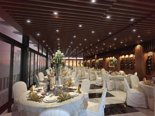 Khách sạn Hạ Long Palace
