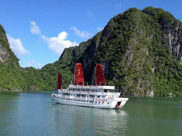 Syrena Cruise Vịnh Hạ Long