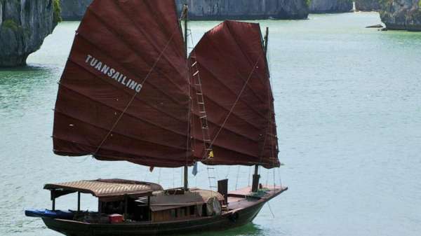 Tuấn Sailing Cruise