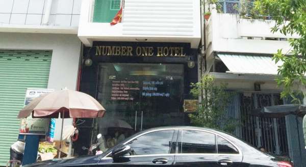 Khách sạn Number One