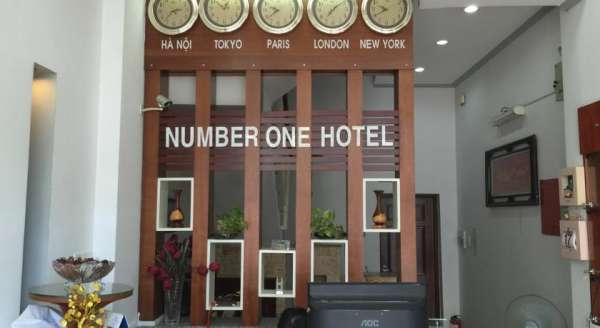 Khách sạn Number One
