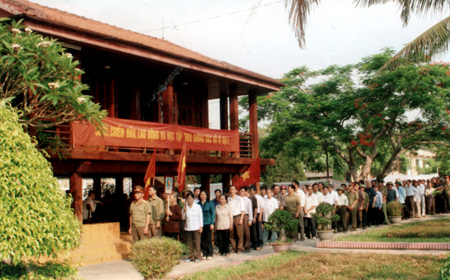 Khu tưởng niệm Chủ tịch Hồ Chí Minh