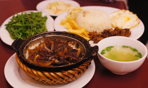 Nhà hàng Cơm niêu Hương Việt