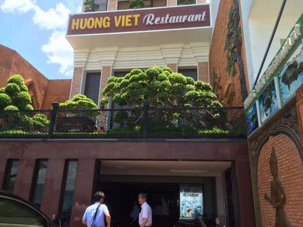 Nhà hàng hải sản Hương Việt